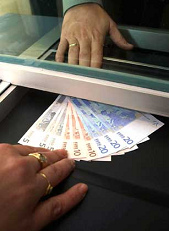 T�rminos bancarios, lo que pasa a una
                          ventanilla del banco