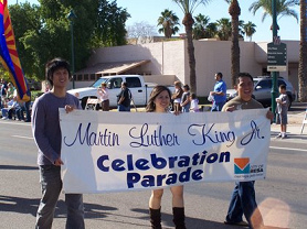 Vida
                          b�sica: fiestas en los Estados Est�pidos como
                          el d�a de Martin Luther King, aqu� parada 2009
                          in Mesa, Arizona