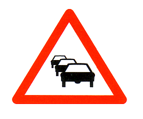 Verkehrszeichen: Gefahrsignal Achtung
                      Staugefahr