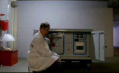 Eine Energiemaschine "Power JMD" f�r die
              Stromerzeugung aus Frankreich, eine 10 KW-Einheit,
              Gewicht: ca. 175 kg