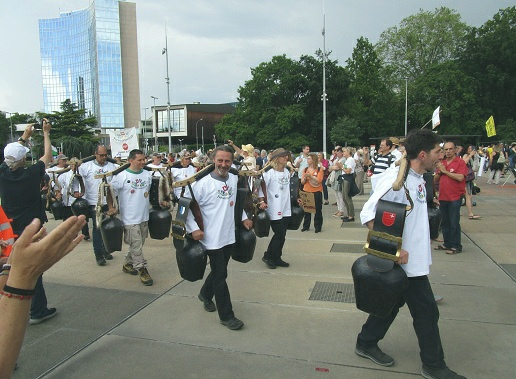 Freiheitstrychler gegen die kr.
                  Impf-WHO in Genf - 3.6.2023