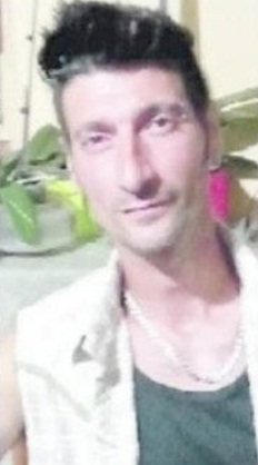 Verdacht GENimpfmord in Sant'Ippolito
                  (1G-Fascho-Italien) 21.2.2022: Simone Tomassetti
                  stirbt am Steuer - das Auto f�hrt in ein Feld hinaus -
                  er ist mit 46 weg: Un malore e finisce con l'auto in
                  un campo: Simone Tomassetti muore a 46 anni, lascia un
                  figlio