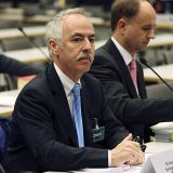 Vida sin colores con los banqueros con
                            sus trajes negros - y la corbata impide a�n
                            la circulaci�n de la sangre