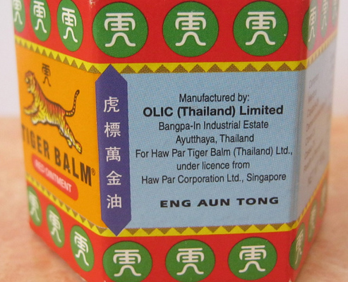 The box of
                      tiger balm with the indication of the production
                      plant in Ayutthaya under licence from Singapore