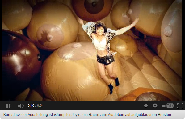 Spassausstellung des Sexmuseums New York
                "Funland", Spr�nge in der Busenhalle