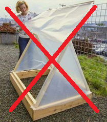 Mini-Treibhaus mit Holzrahmen und
                          Plastikfolie ist hochgiftig, weil die
                          Plastikfolie laufend Mikroplastik an die Luft
                          abgibt