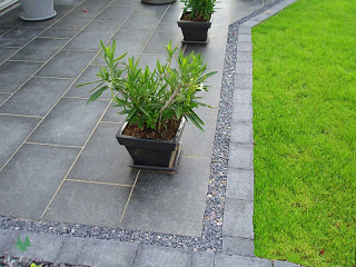 Sickergraben in verfugter Erdterrasse