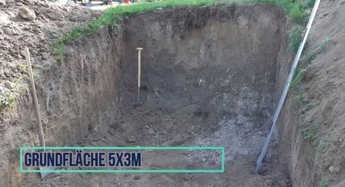 The pit is ready
                              soon, the surface is 5 to 3 meters and the
                              walipini is about 2,5 meters high