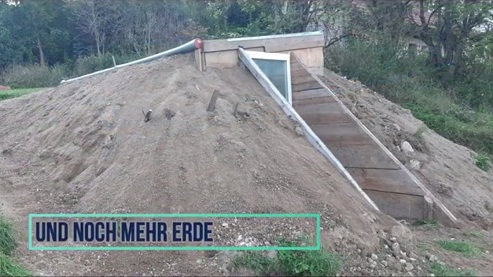 The entrance zone
                              is heaped up with earth to a maximum