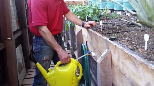 Ca�o de agua para llenar
                                una regadera