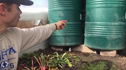 El sistema de calentamiento del
                                barriles de agua: la especificaci�n de
                                altura, donde el tubo intermedio estar�
                                unido al siguiente barril de agua