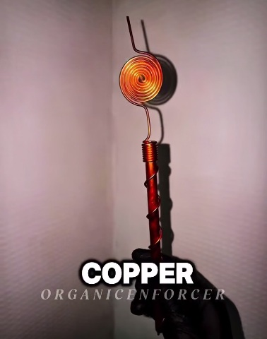 19.3.2026: Kupferspule mit Kupferspirale
als Heilmittel und im Gartenbeet 19.3.2026:
Kupferspule mit Kupferspirale als Heilmittel und
im Gartenbeet