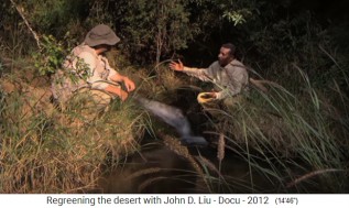 Meseta de Etiop�a, Sr. Liu
                      al borde de un arroyo que fluye