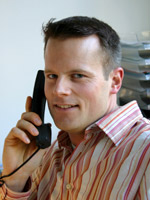 Ein Mann telefoniert