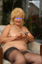 Alte Hure, h�chstwahrscheinlich ein
                      "ewiges M�dchen"