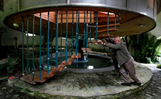 Das drehbare Haus wird von Hand
                            gedreht