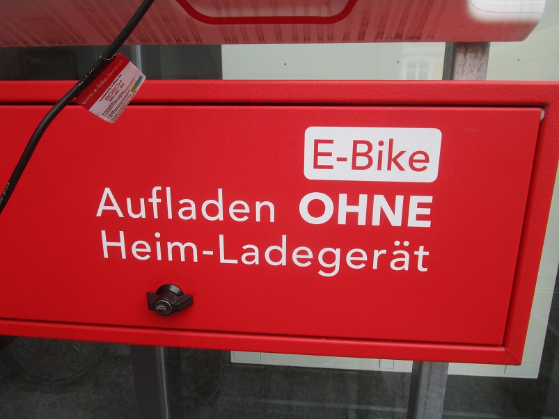 Sissach
                          13.11.2025: Veloladestation f�r E-Bikes,
                          Beschriftung