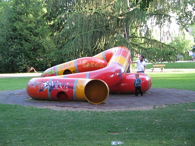 Playground snake 01 for hide and seek
                              in Sch�tzenmattpark (Rifleman Meadow Park)
                              in Basel, Switzerland