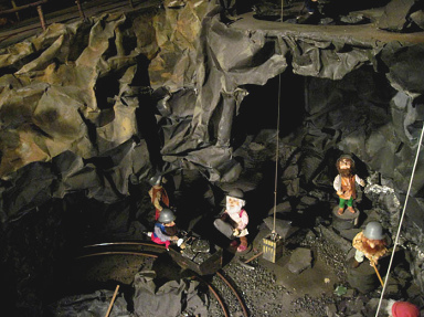 Bosque de cuentos en Ibbenbueren 08,
                            enanos en la miner�a