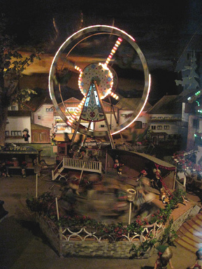 Bosque de cuentos en Ibbenbueren 14,
                            modelo de una feria con una noria