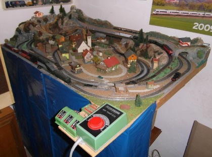 El segundo parque infantil de tr�fico 02
                          es un modelo de tren con trenes, casas, pistas
                          y sem�foros