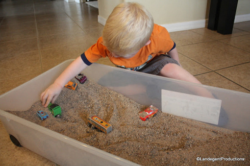 Sandkiste im Haus 04
                            auf R�dern, Rachel Andaj Blog, ohne
                            Ortsangabe