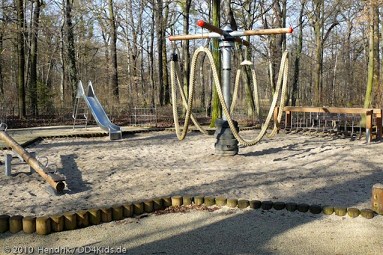 Karussell 03 mit Seilen im Grossen
                              Garten an der St�berallee in Dresden