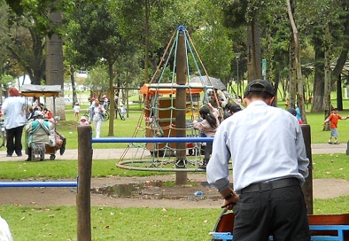 Karussell im Wasser, Ejido-Park
                              (parque Ejido) in Quito, Ecuador