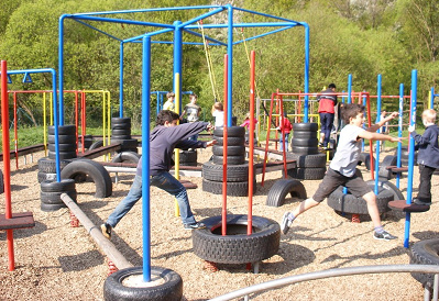 Bewegungsspielplatz mit
                              Reifengestaltung 01, Siebenm�hlental,
                              Deutschland