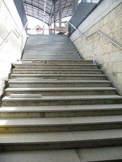 Absolut UNTAUGLICH: Unterf�hrungen mit
                          Treppen, z.B. am Hauptbahnhof in Z�rich, das
                          isch doch onm�chtig!!