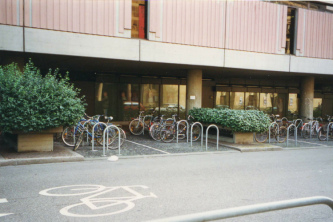 �berdachte Velob�gel bei
                der Universit�t Freiburg im Breisgau (Deutschland)