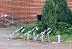 Veloabstellplatz / Fahrradabstellplatz mit
                    Felgenkiller in L�neburg, Deutschland