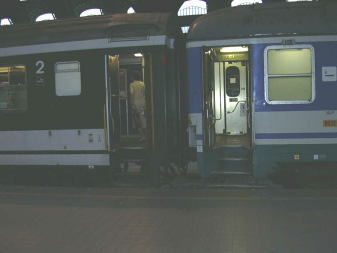 Einstieg mit Treppenstufen bei
                      Eisenbahnwagen, das ist absolut untauglich